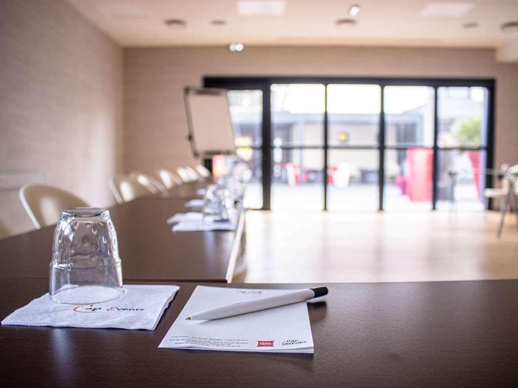 Ibis Rennes Beaulieu Hotel Cesson-Sevigne Bagian luar foto