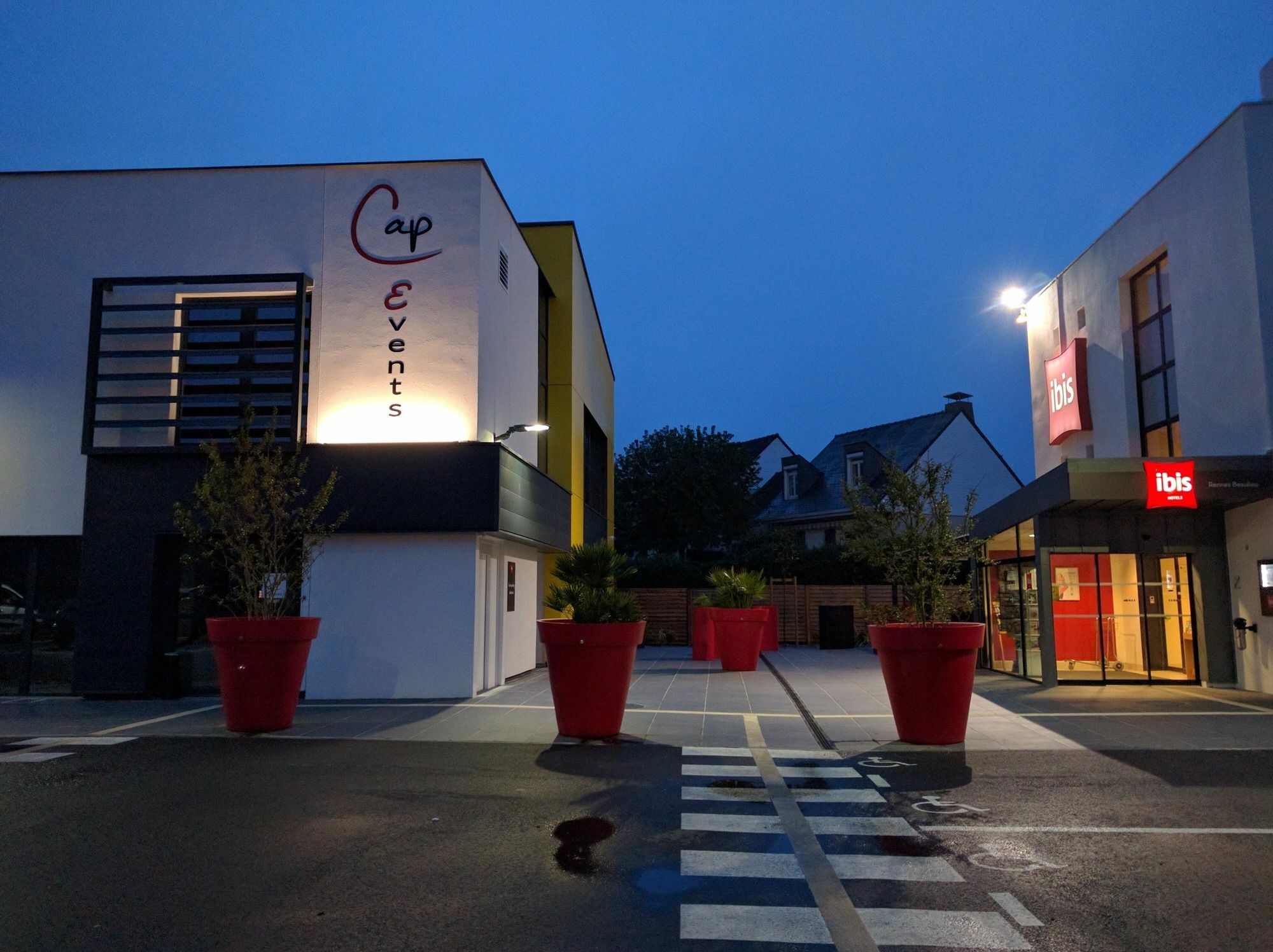 Ibis Rennes Beaulieu Hotel Cesson-Sevigne Bagian luar foto